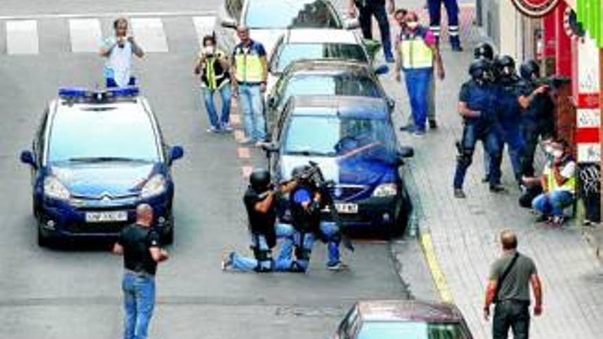 Un hombre se suicida tras atrincherarse veinte horas en un bar de Zaragoza