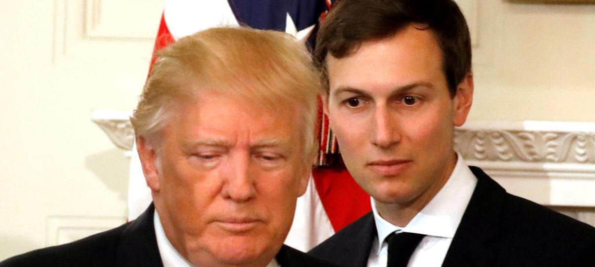 Donald Trump junto a Jared Kushner.