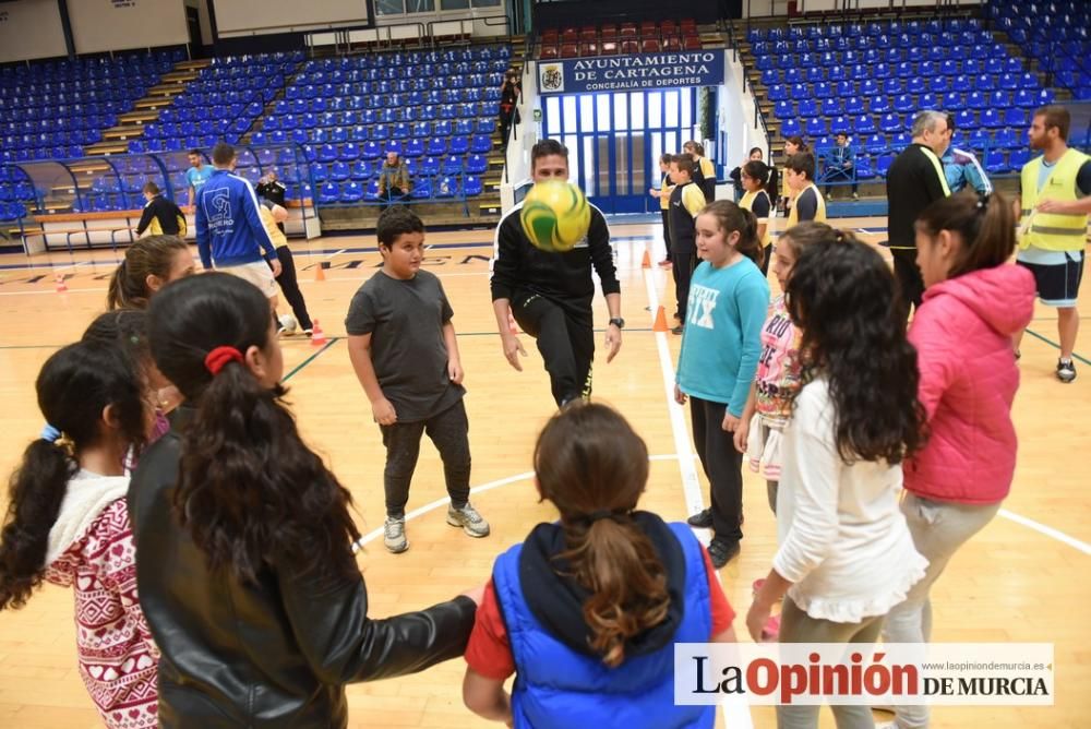 Encuentro de escolares con los jugadores del Plást