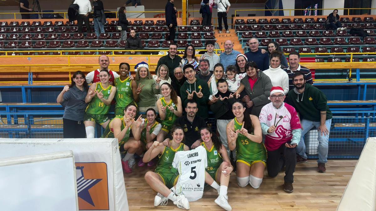 El Al-Qázeres festeja la victoria con sus aficionados en Zamora.