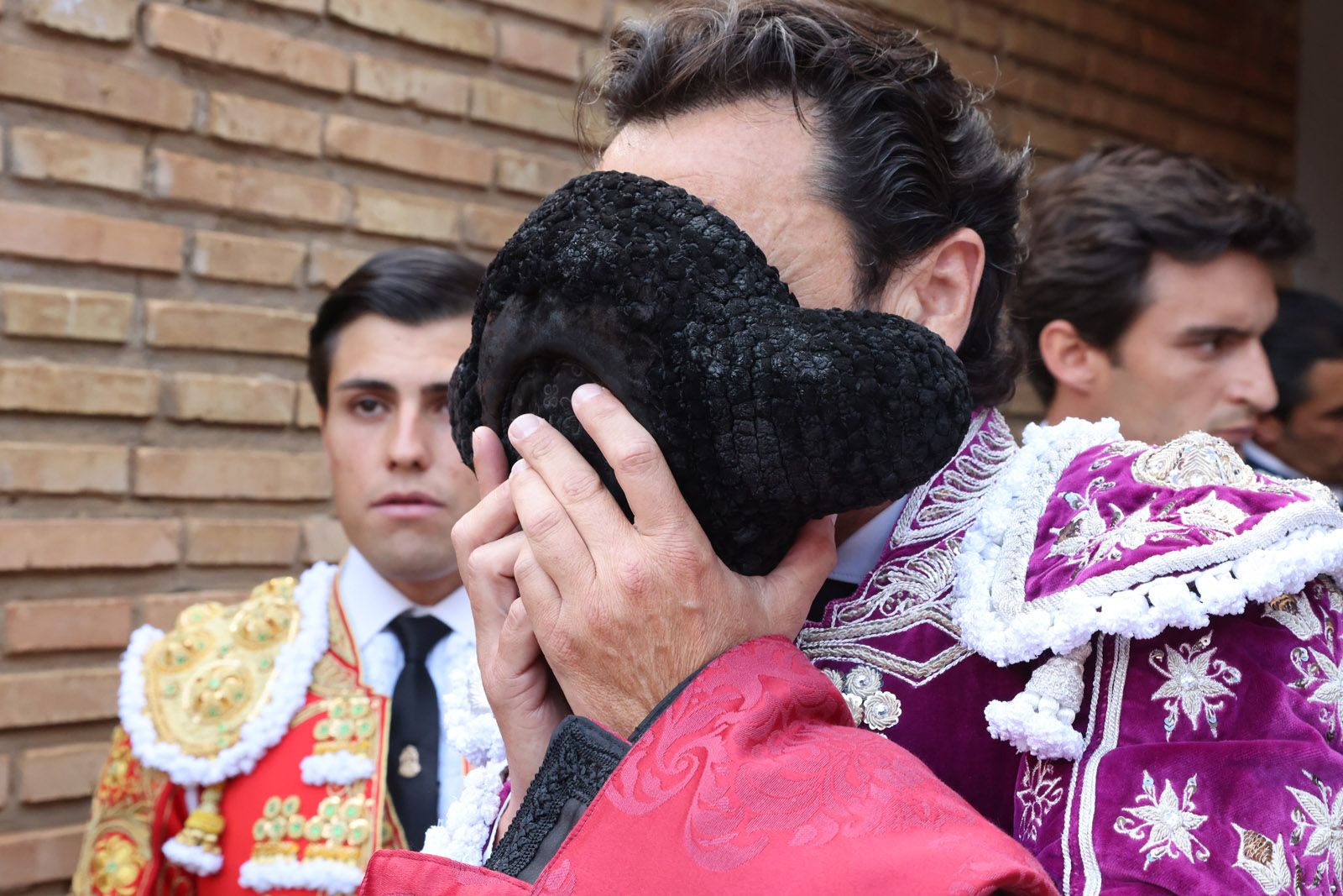 Javier Zulueta y Manuel Quintana abren la puerta de Los Califas