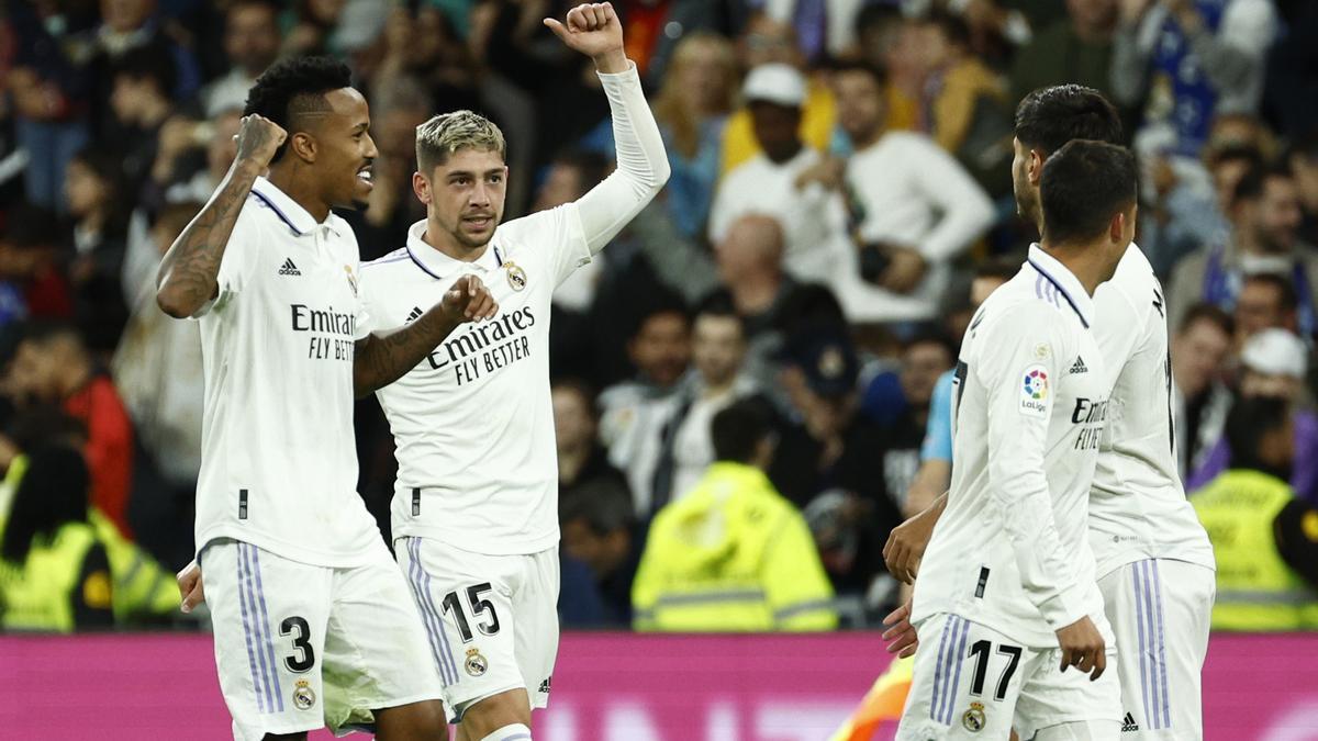 Los jugadores del Madrid celebran uno de los goles ante el Sevilla.