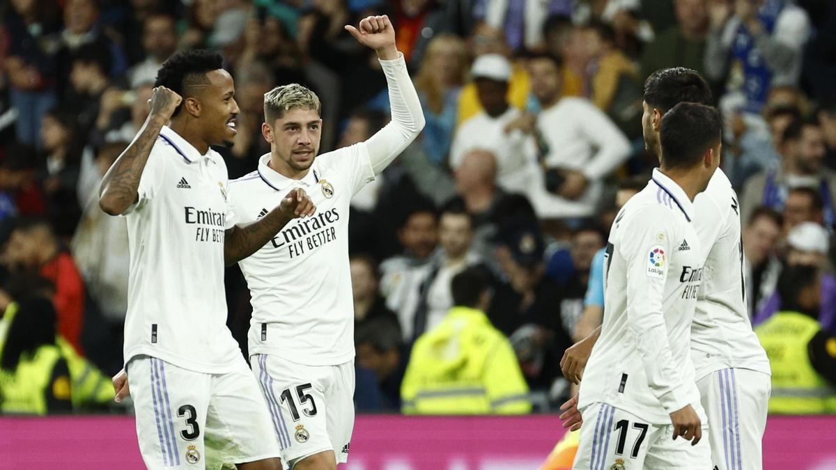 Los jugadores del Madrid celebran uno de los goles ante el Sevilla.