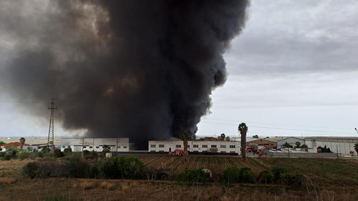 Incendio industrial en Sollana