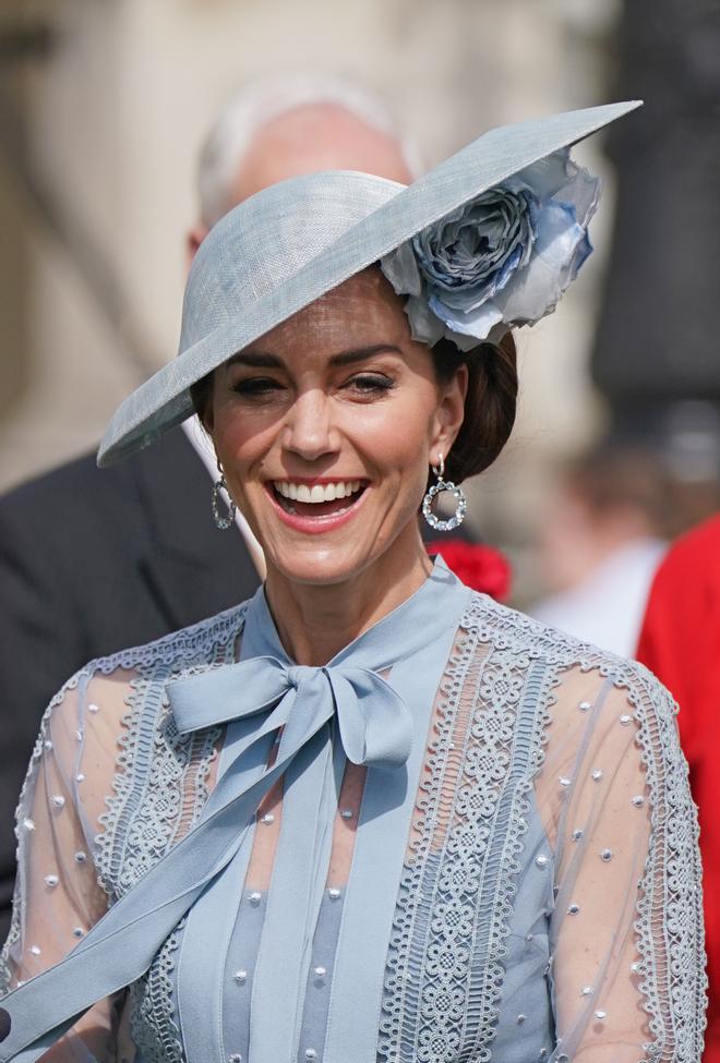 Kate Middleton con un traje de dos piezas de Elie Saab