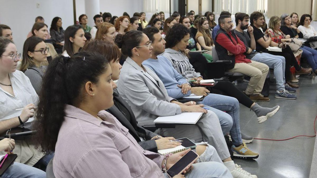 Alumnos de la EASD de València y Castelló diseñarán los intercambiadores de libros en cabinas.