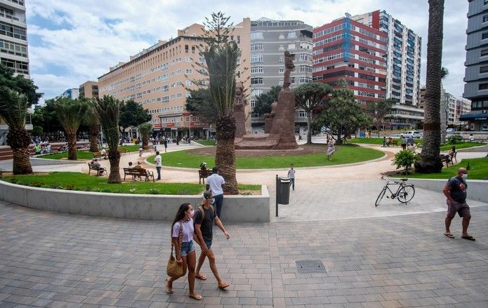 La renovada Plaza de España se llena de visitantes