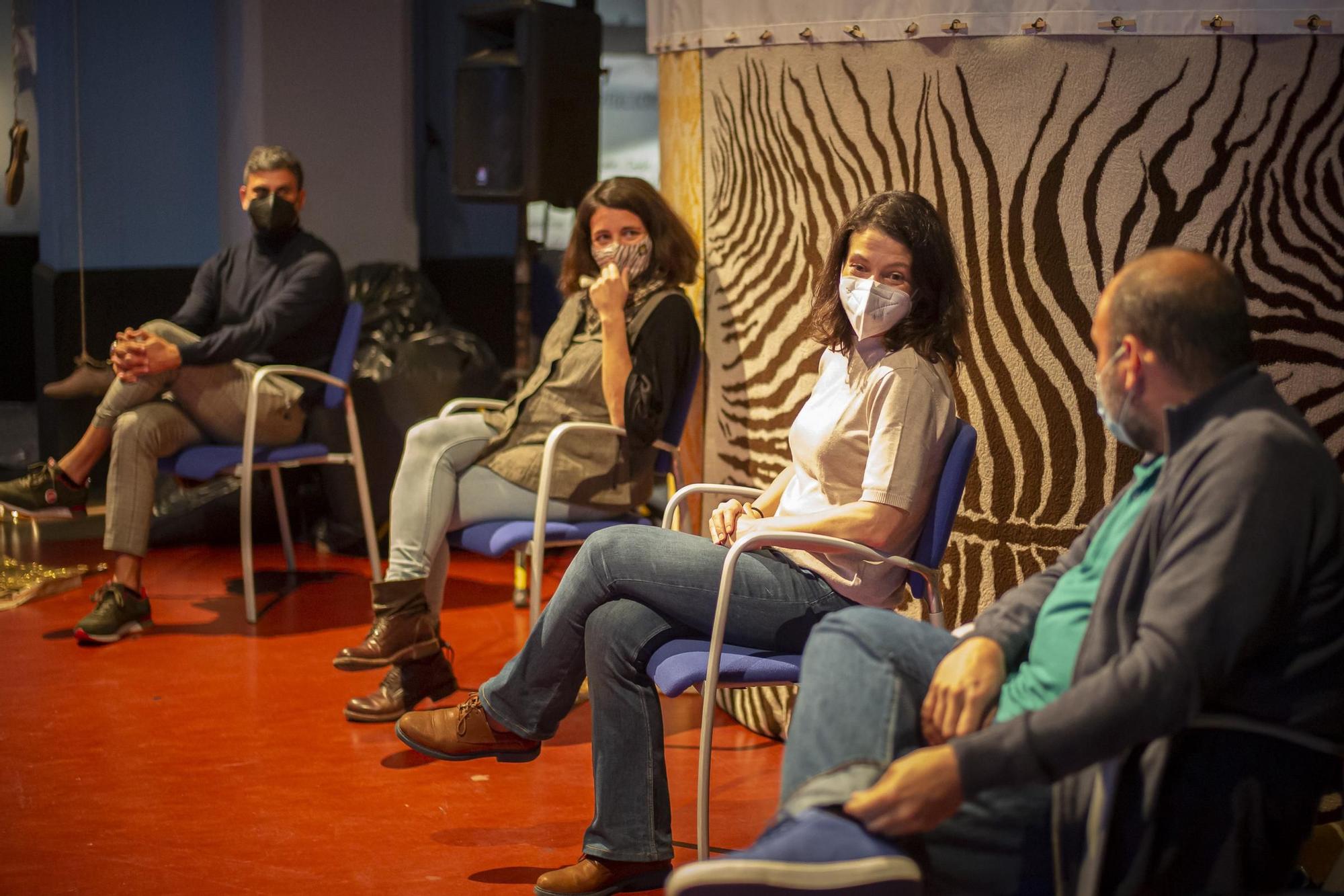 Mesa redonda 'Islas Jaula' en la Sala Insular de Teatro