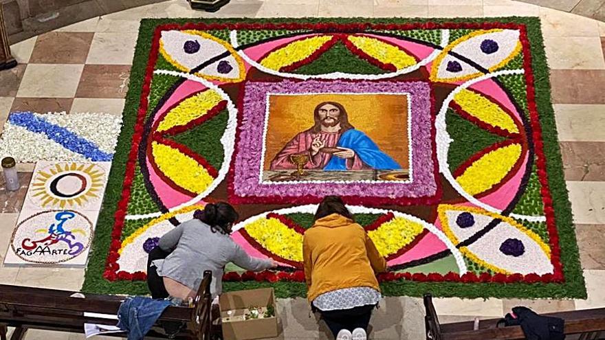 Imagen de la alfombra creada en Santiago.