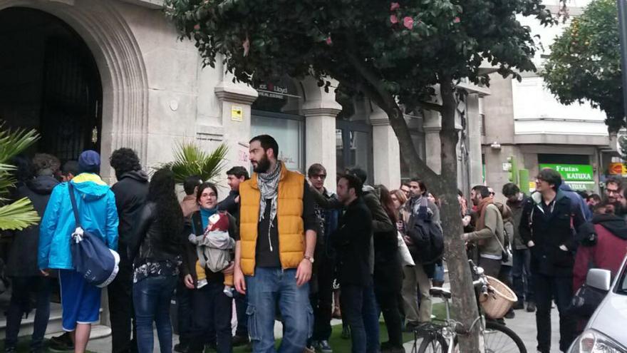 Cientos de personas visitan el MercaDot hoy en su última jornada // J. Lores