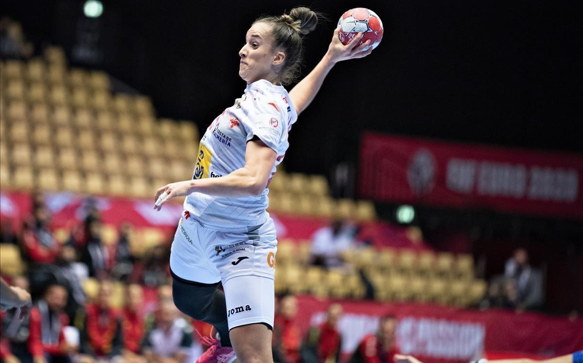 Herning (Denmark)  10 12 2020 - Neria Pena Abaurrea in the EHF Euro 2020 European Women s Handball Main Round Group 1 match between France and Spain in Herning  Denmark  10 December 2020  (Balonmano  Dinamarca  Francia  Espana) EFE EPA Henning Bagger DENMARK OUT