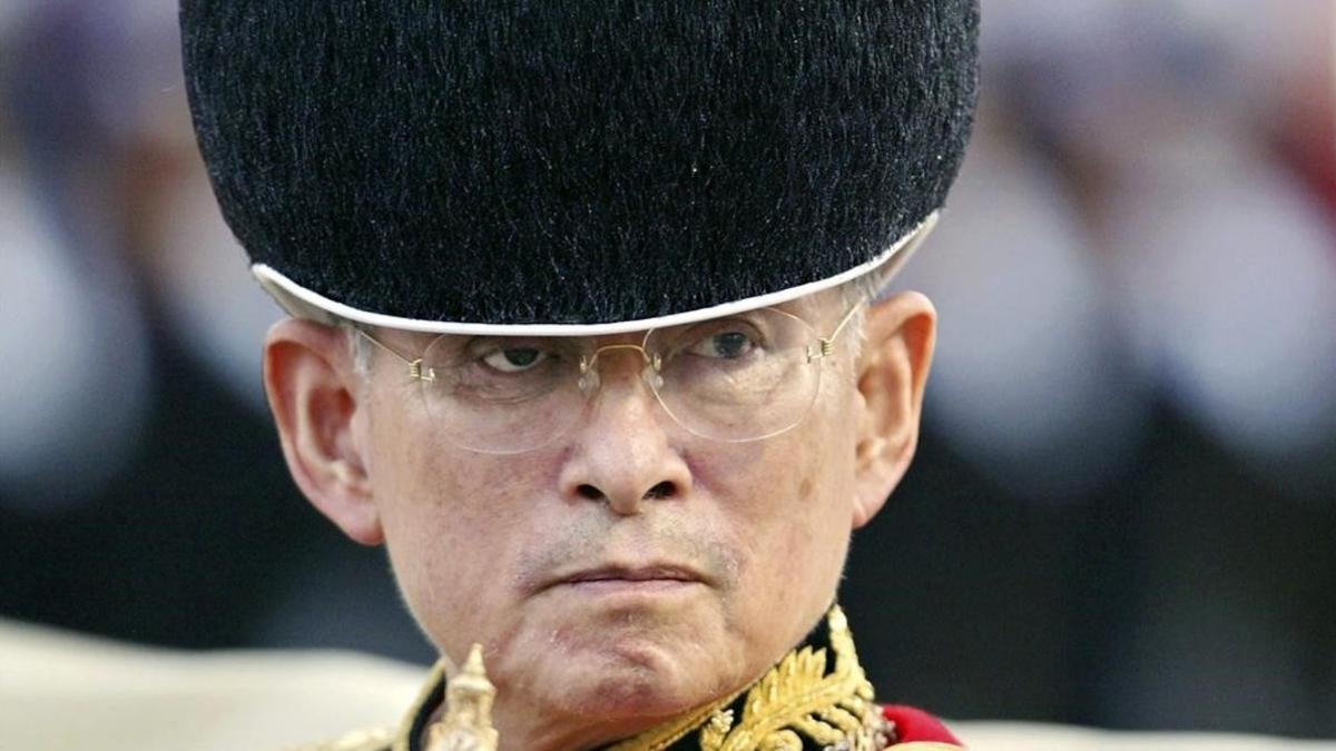 El rey Bhumibol de Tailandia, en una fotografía del 2003.