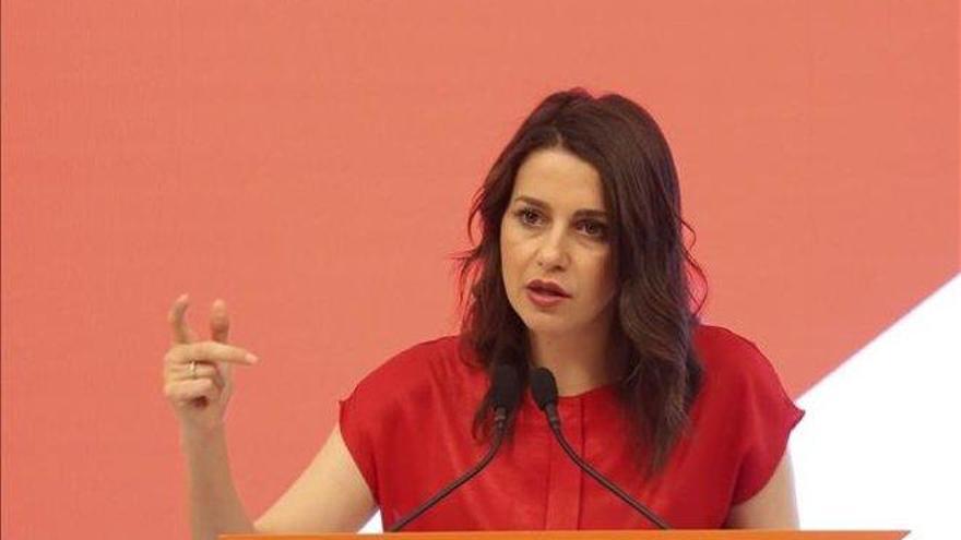 Arrimadas se postula para asumir el liderazgo de Ciudadanos