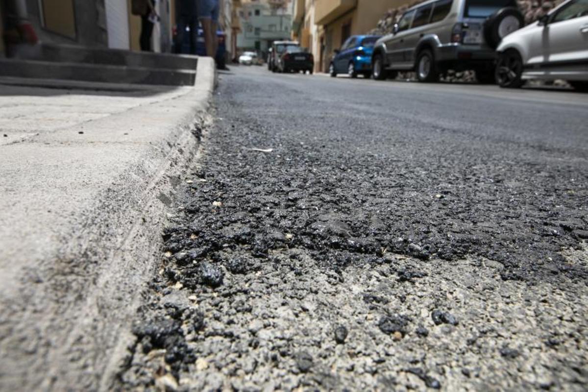 01.07.19. Las Palmas de Gran Canaria.- Vecinos de Cañada Honda se quejan del mal asfaltado de las calles. Foto Quique Curbelo  | 01/07/2019 | Fotógrafo: Quique Curbelo