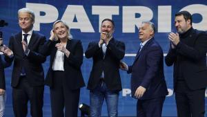 El líder de Vox y presidente de los Patriots, Santiago Abascal (c), con el primer ministro de Hungría, Viktor Orban (2d), la francesa Marine Le Pen (2i), el italiano Matteo Salvini (d) y el holandés Geert Wilders (i), entre otros.