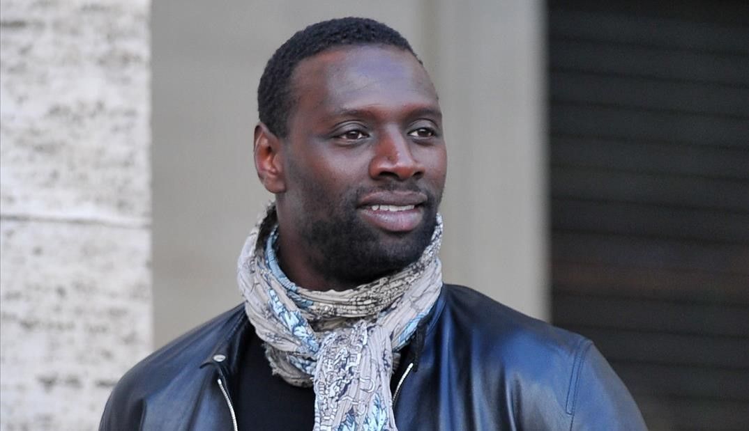 French actor Omar Sy poses during the photocall of the movie   De l autre cote du periph   in Rome on March 21  2013   AFP PHOTO   TIZIANA FABI