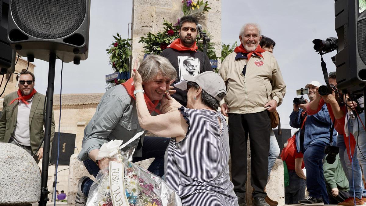 Carlos Martínez en la ofrenda a los comuneros