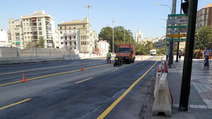 El Ayuntamiento de Málaga adjudica la obra de renovación de la acera sur del puente de Tetuán