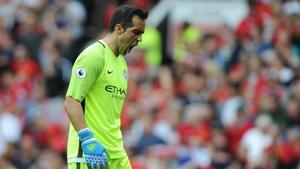 Bravo se lamenta del error que cometió en Old Trafford.