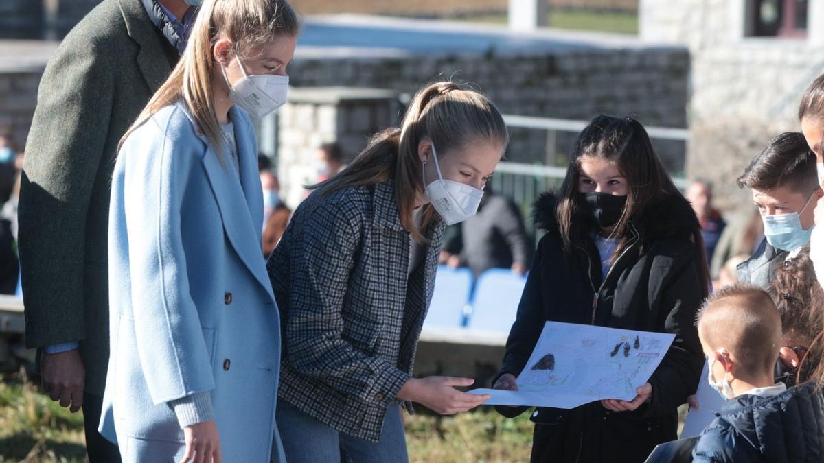 Pueblo Ejemplar 2021: La Familia Real visita Santa María del Puerto, en Somiedo