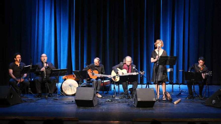 Los versos de Agustín García Calvo resuenan en el Teatro Principal