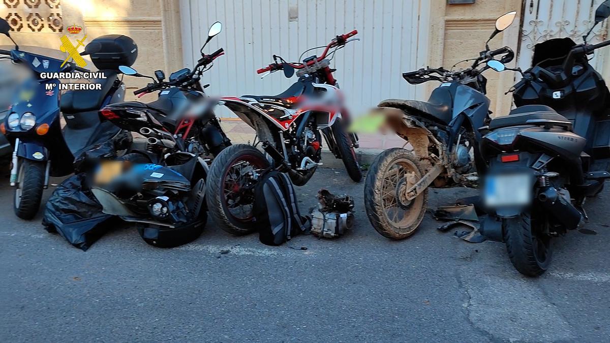 Motos robadas que ha recuperado la Guardia Civil en Torrevieja.