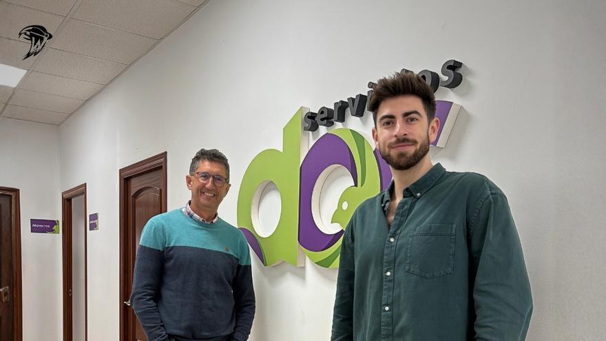 Representantes del Woka On Three en las instalaciones de su nuevo patrocinador, DOC 2001 SL.