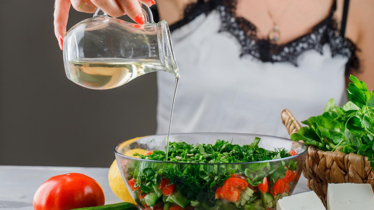 USO VIRAL VINAGRE | Vinagre de manzana y de vino, ¿cuál es más beneficioso de los dos para la salud?