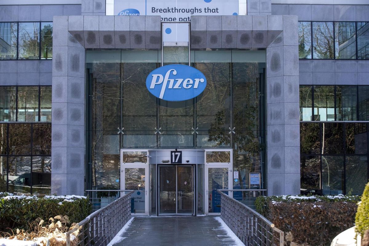 Pfizer tindrà llesta al març una nova vacuna contra la variant òmicron