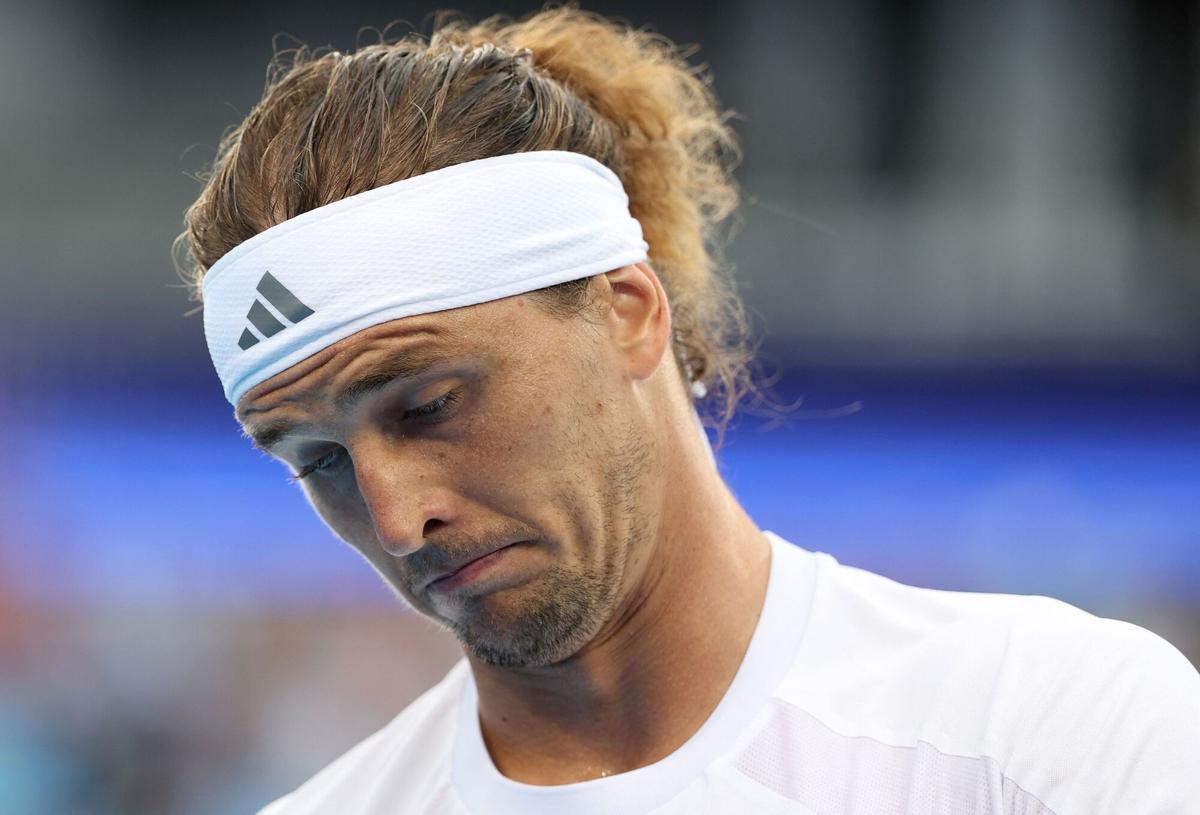 MASON, OHIO - AUGUST 19: Alexander Zverev of Germany reacts during a match against Tommy Paul of the United States on day nine of the Cincinnati Open at Lindner Family Tennis Center on August 19, 2026 in Mason, Ohio. Emilee Chinn/Getty Images/AFP (Photo by Emilee Chinn / GETTY IMAGES NORTH AMERICA / Getty Images via AFP)