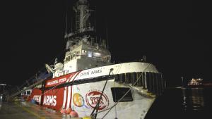 El barco de Open Arms, atracado en el puerto de Larnaca (Chipe).