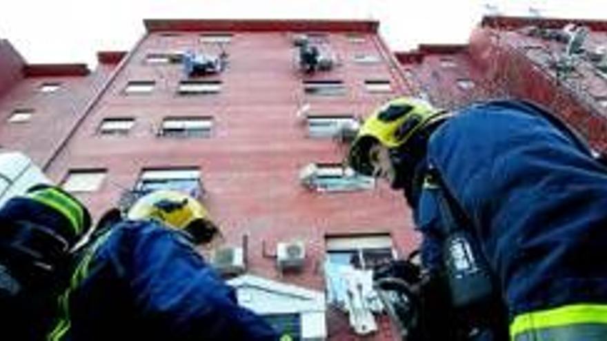 Arde el transformador de un ascensor en Ródano