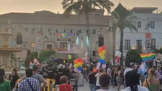 El edil de Vox de Mérida equipara la bandera LGTBI a la de los pedófilos