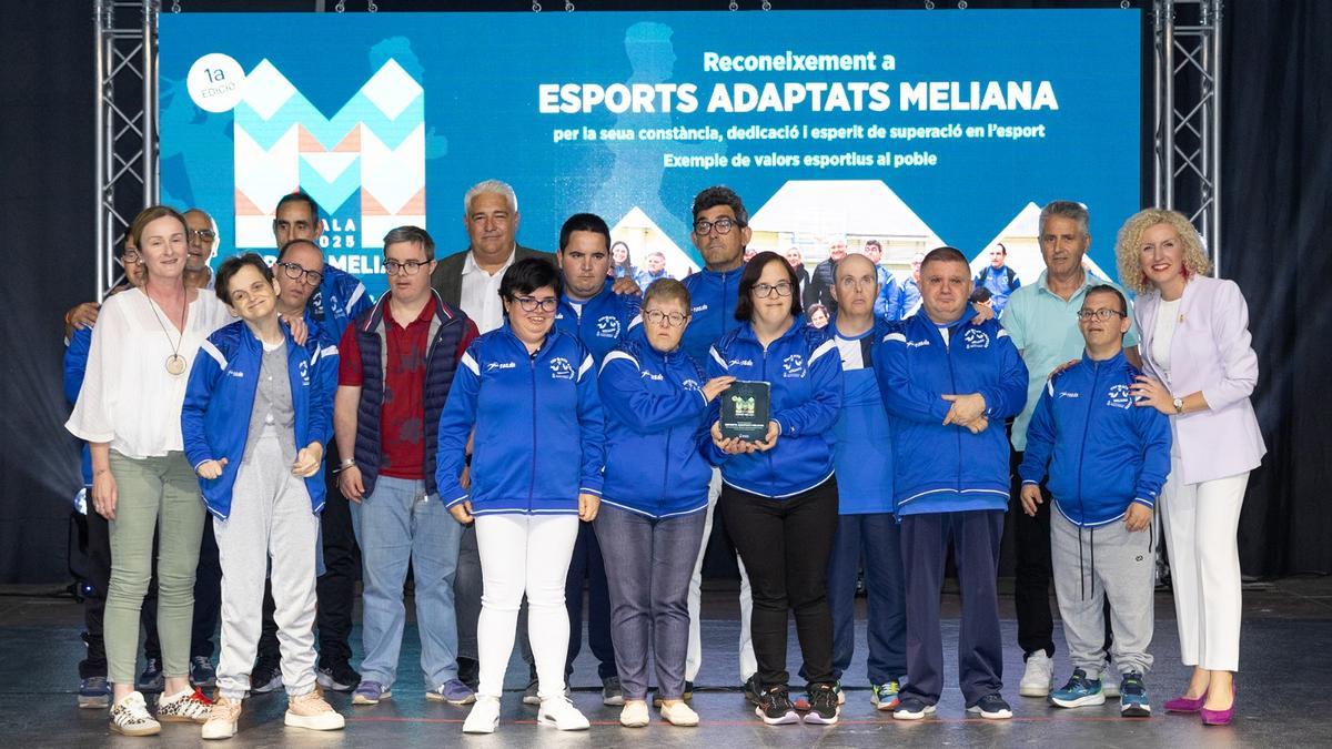 Montañana y Cuesta entregan el reconocimiento a Deportes Adaptados Meliana