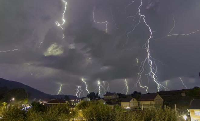 La tormenta eléctrica sobre Vigo y su área, en imágenes