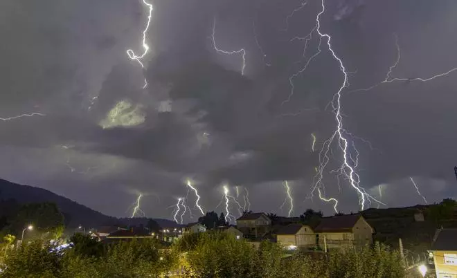 La tormenta eléctrica sobre Vigo y su área, en imágenes