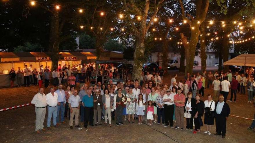 La familia de Manuel vázquez y Esperanza Álvarez, los homenjaeados de este edición. // Bernabé