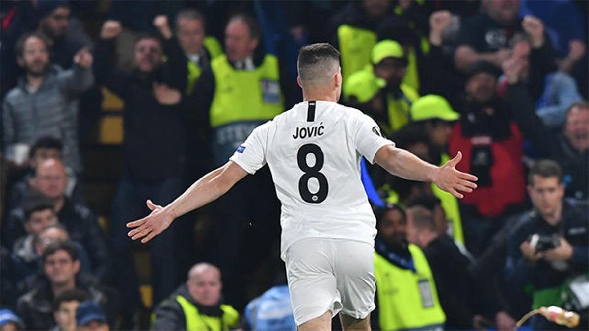 Jovic suma y sigue: el delantero volvió a marcar ante el Chelsea
