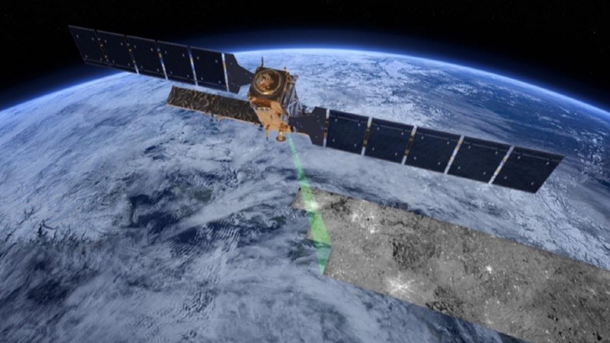 Satèl·lit Sentinel-1A/B adquirint d’imatges de la superfície terrestre en una foto d’arxiu.