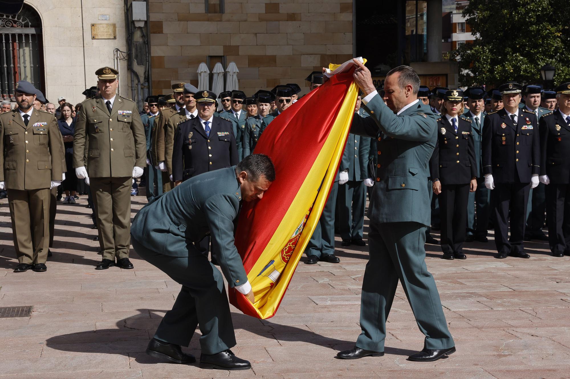 En imágenes: funeral en la catedral de Oviedo del guardia civil que evitó una masacre ciclista en Pravia