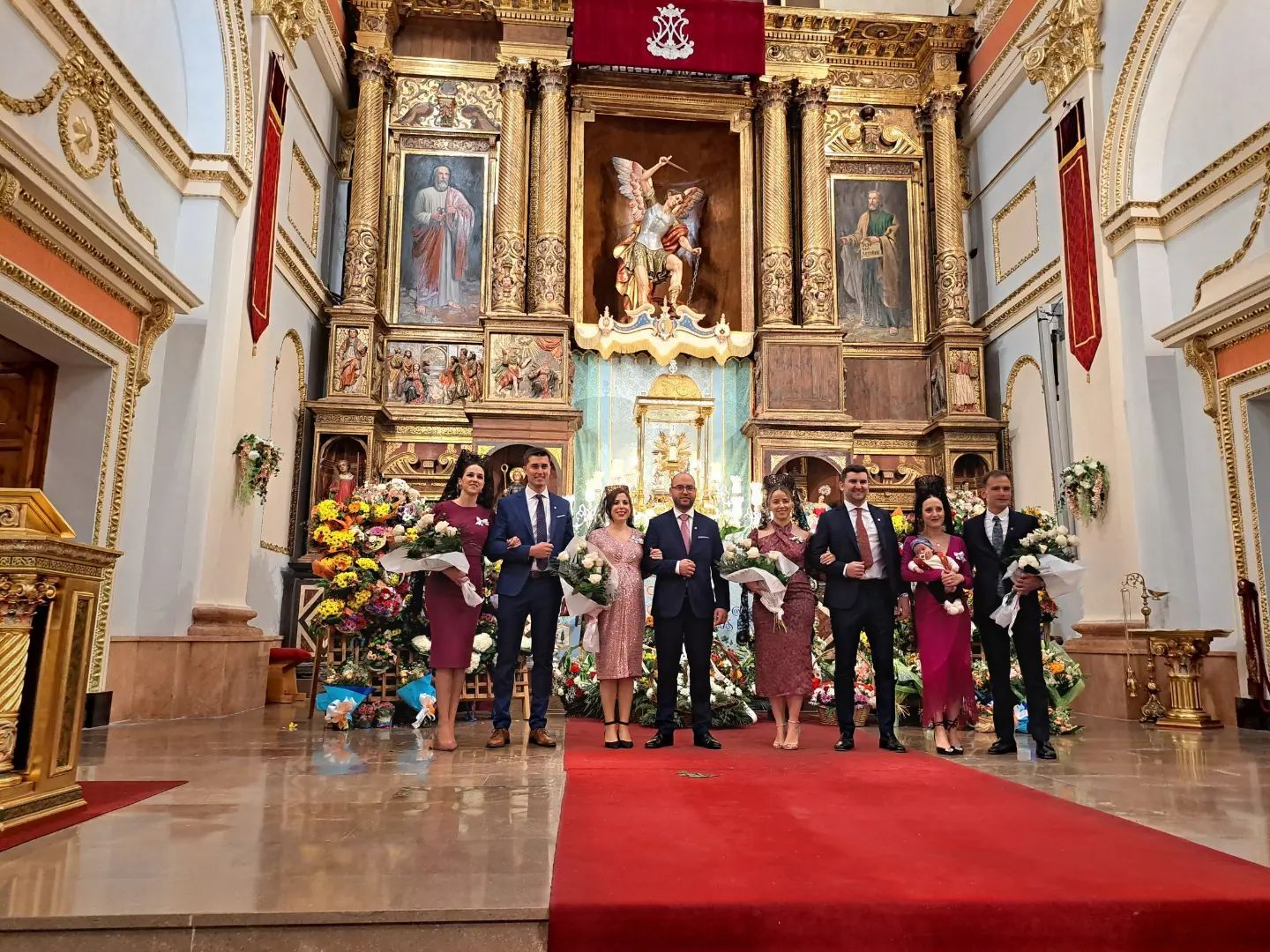 Altura ofrece flores a la Virgen de la Cueva Santa