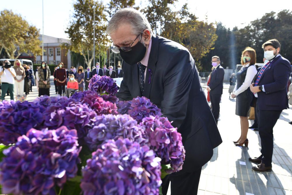 Homenaje a las víctimas de la violencia machista en la Asamblea Regional