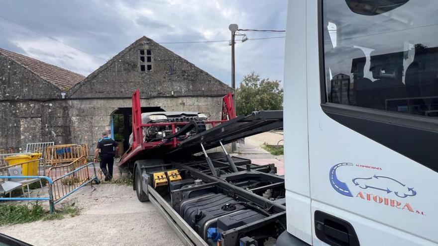 Retirada de los coches abandonados almacenados en Ojea.