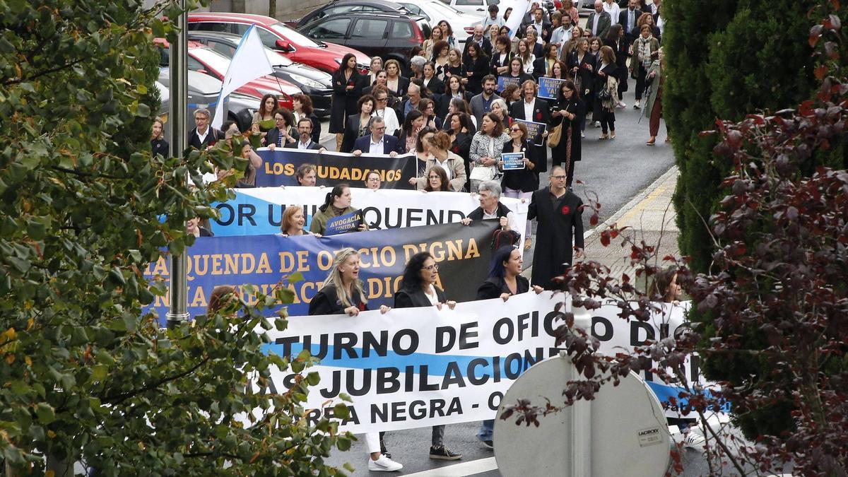 Abogados de turno de oficio y procuradores en una manifestación en septiembre en Santiago