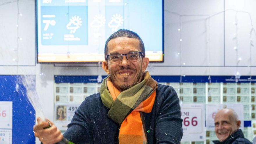 Óscar López, en la seva administració del  carrer de Galileu, a Barcelona. | MANU MITRU