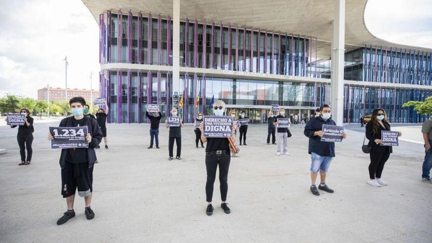Stop Desahucios se manifiesta en la Ciudad de la Justicia de Zaragoza