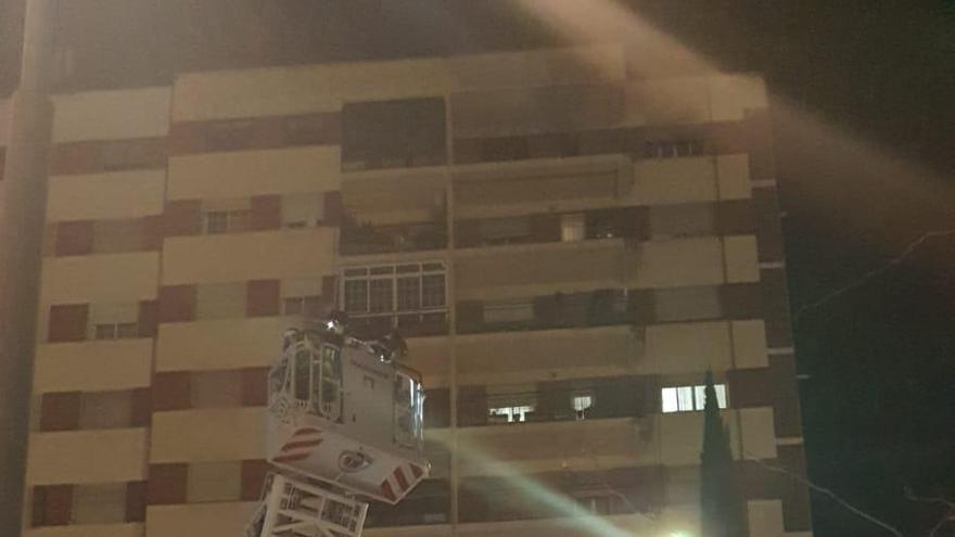 Incendio en un piso de la avenida Saavedra Palmeiro de Badajoz