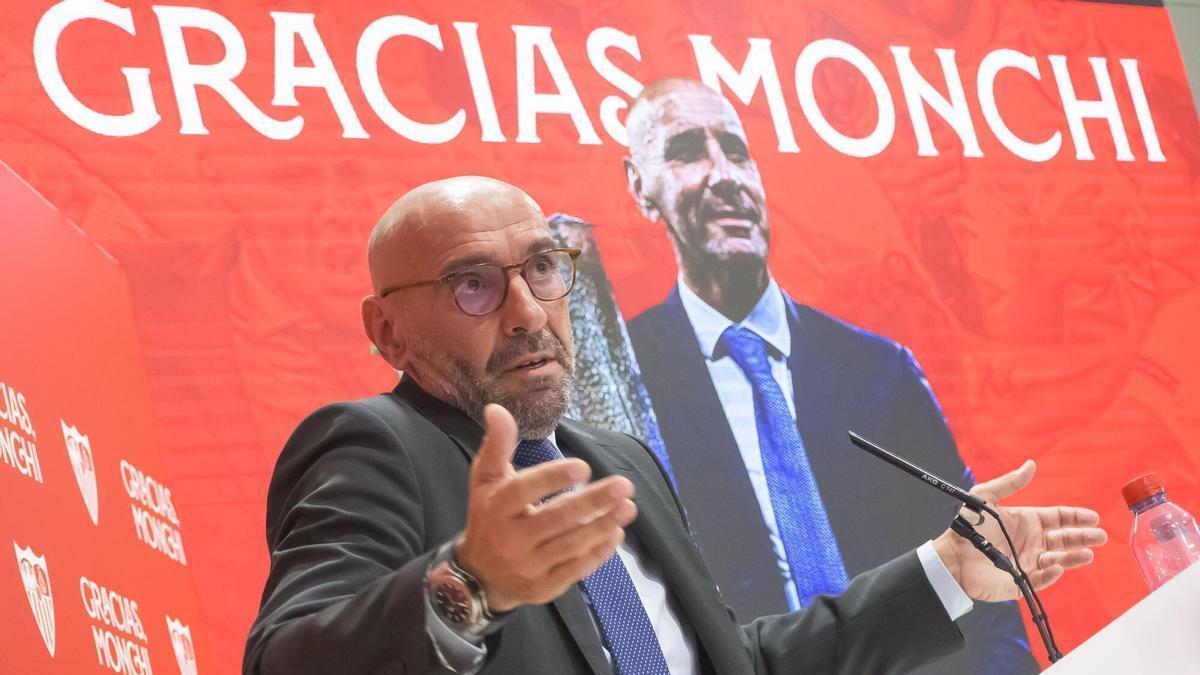 Monchi compareciendo en su despedida como director deportivo del Sevilla