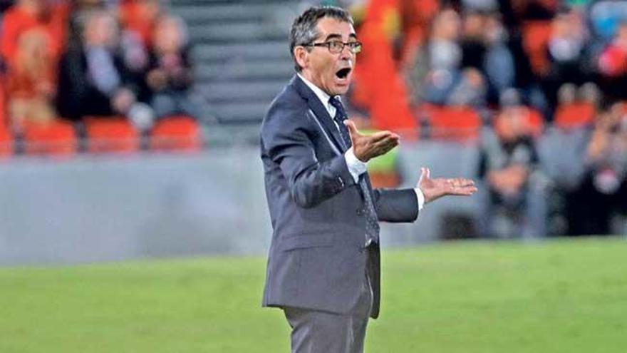 Vázquez hace un gesto durante el partido de ayer ante Osasuna en Son Moix.