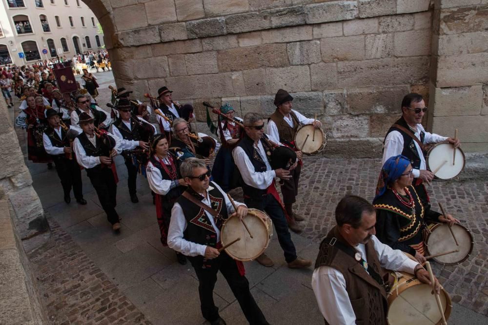 Desfile de trajes regionales